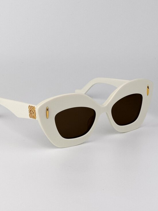 Loewe LW40127I ANAGRAM 25E Cat Eye Sunglasses – Ivory / Brown main image 7
